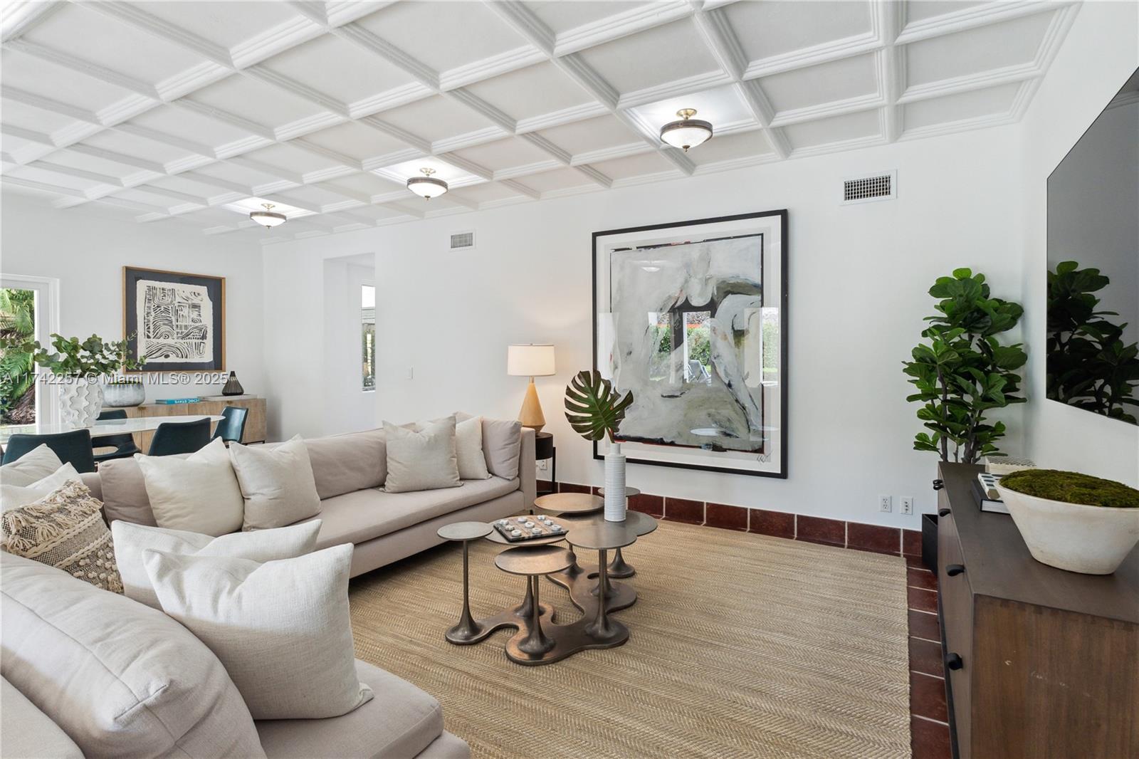 SPANISH COURT - Residential