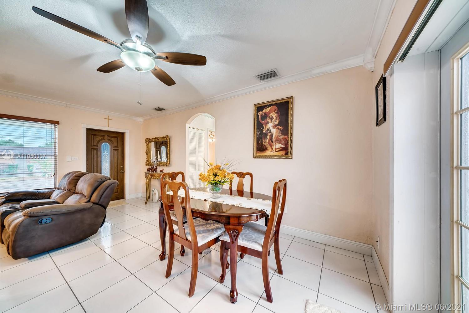 SO MIAMI HEIGHTS MANOR - Residential