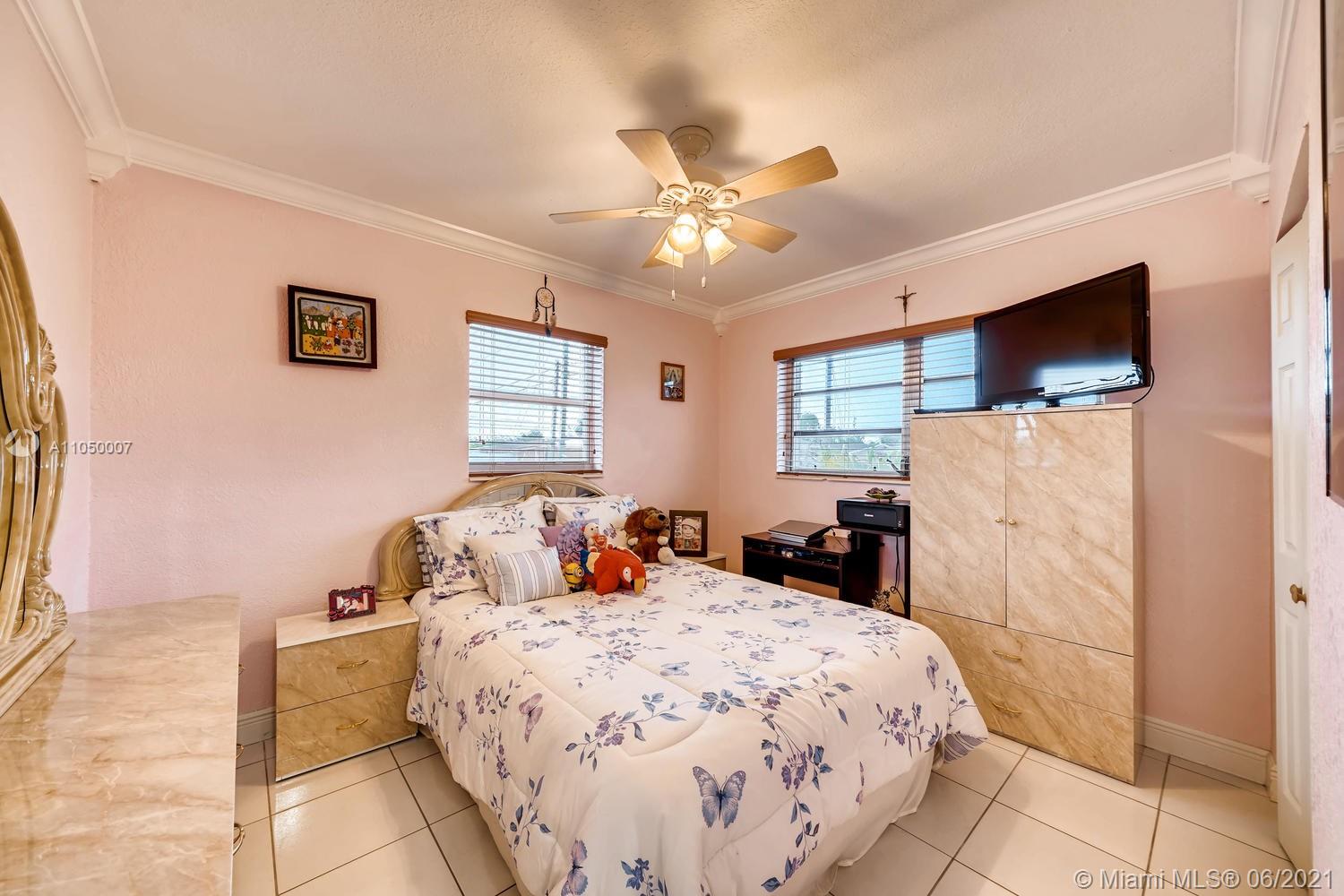 SO MIAMI HEIGHTS MANOR - Residential