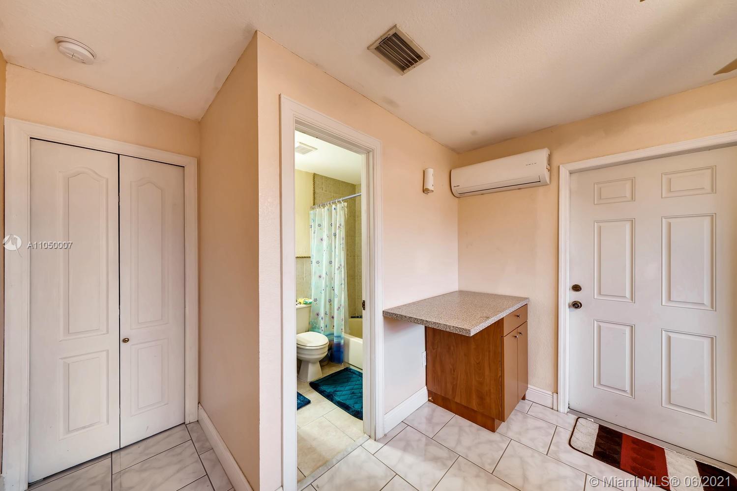 SO MIAMI HEIGHTS MANOR - Residential