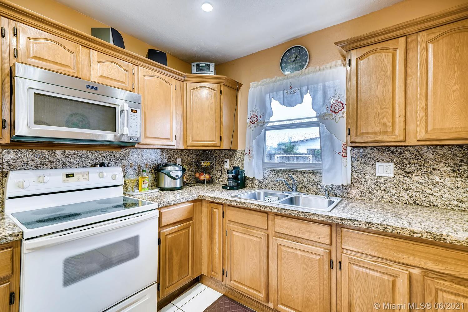 SO MIAMI HEIGHTS MANOR - Residential