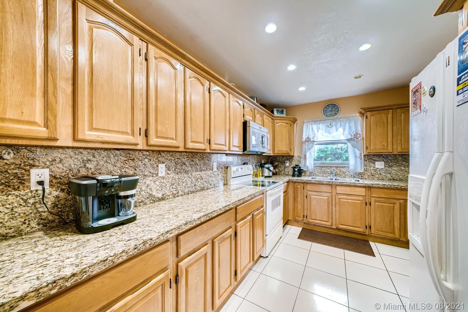 SO MIAMI HEIGHTS MANOR - Residential