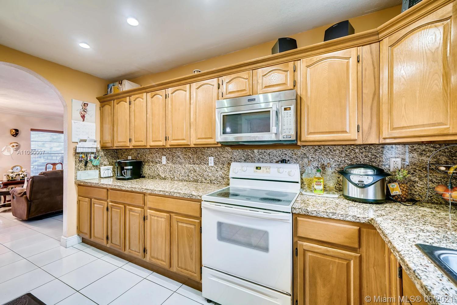 SO MIAMI HEIGHTS MANOR - Residential