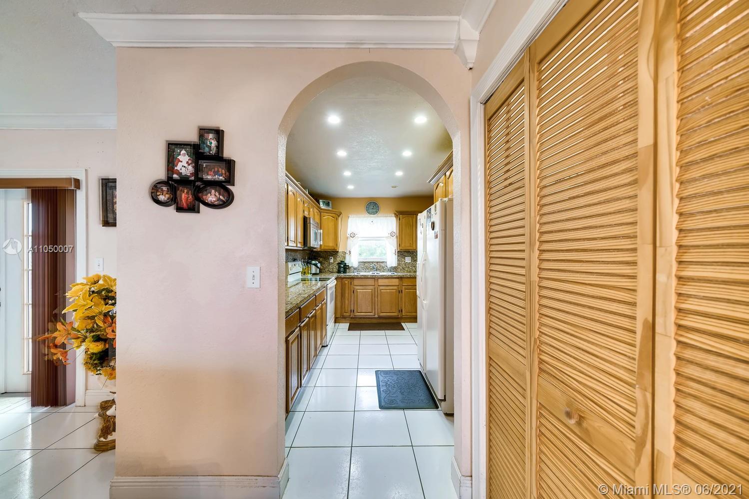 SO MIAMI HEIGHTS MANOR - Residential