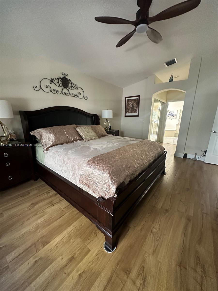 PIPERS GLEN PODS F AND H - Residential