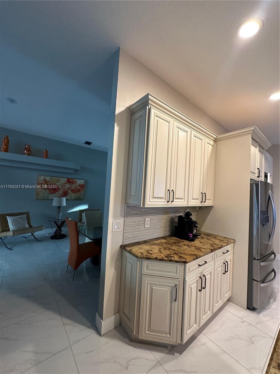 PIPERS GLEN PODS F AND H - Residential