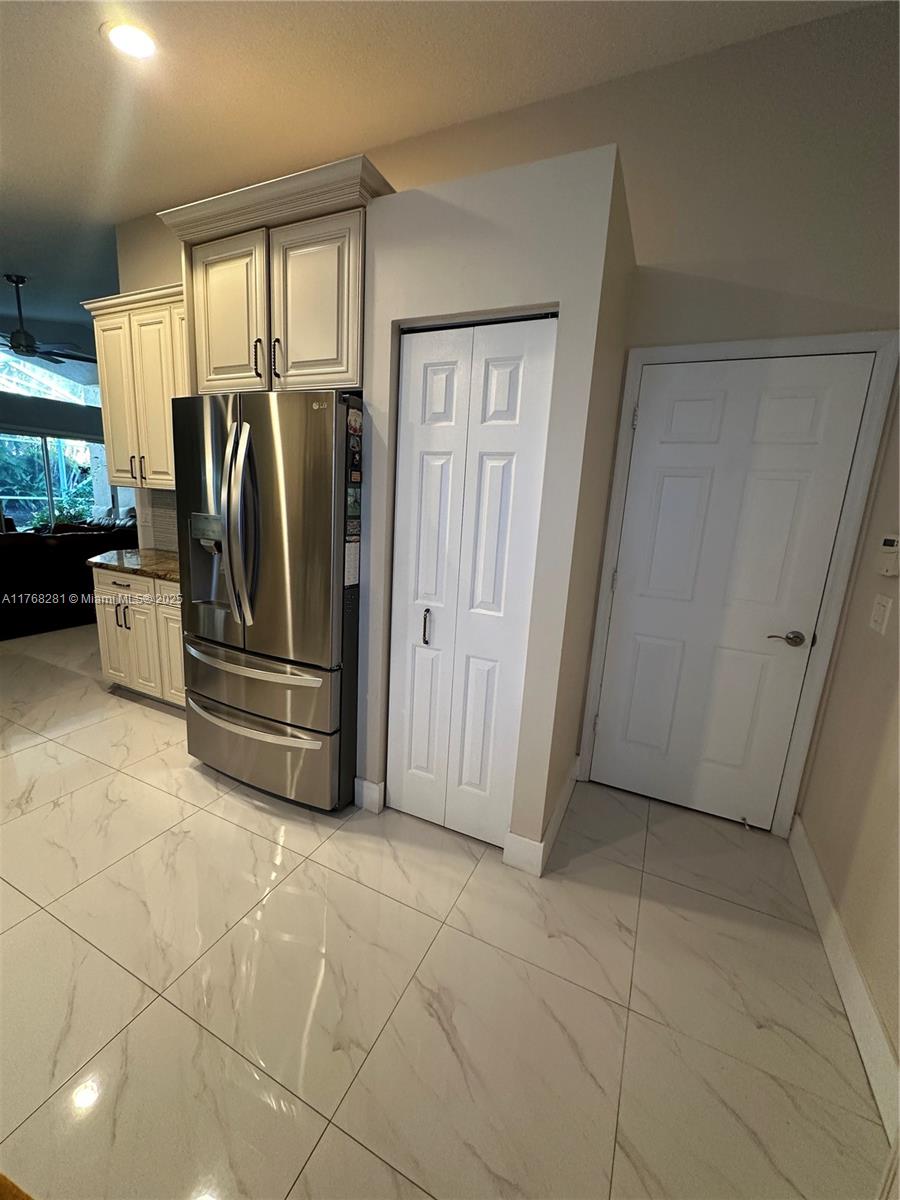 PIPERS GLEN PODS F AND H - Residential