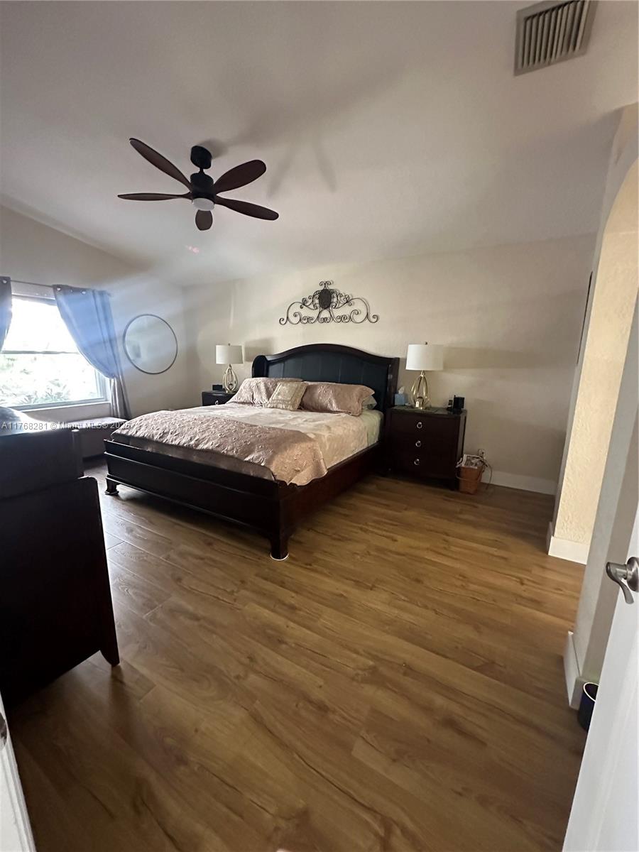 PIPERS GLEN PODS F AND H - Residential