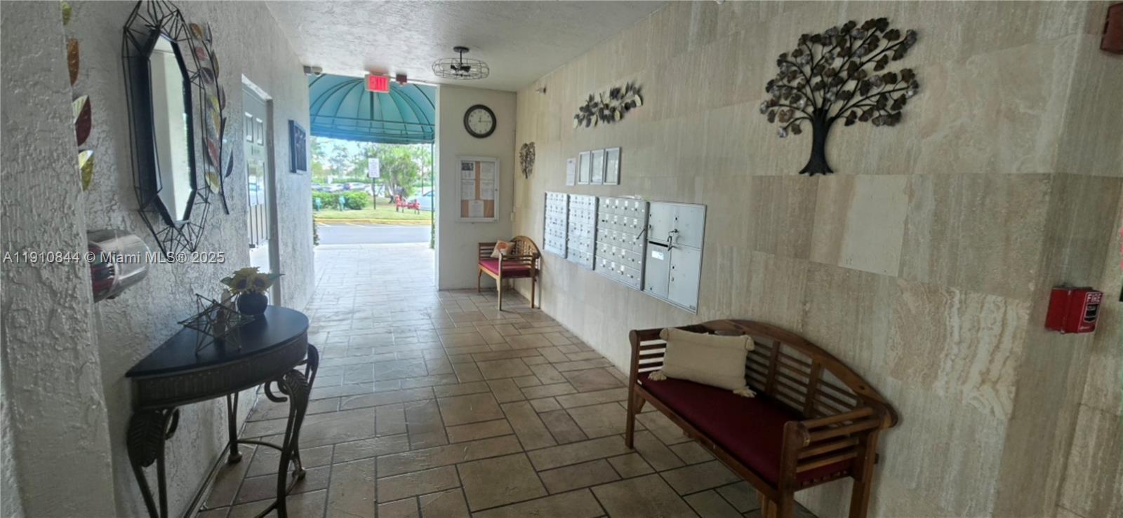 SOUTHAMPTON CONDOMINIUM J - Residential