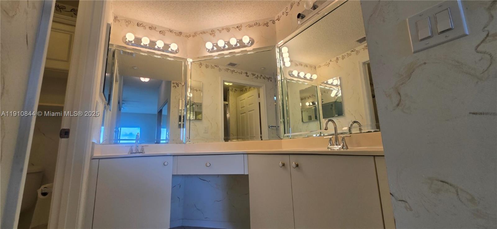 SOUTHAMPTON CONDOMINIUM J - Residential