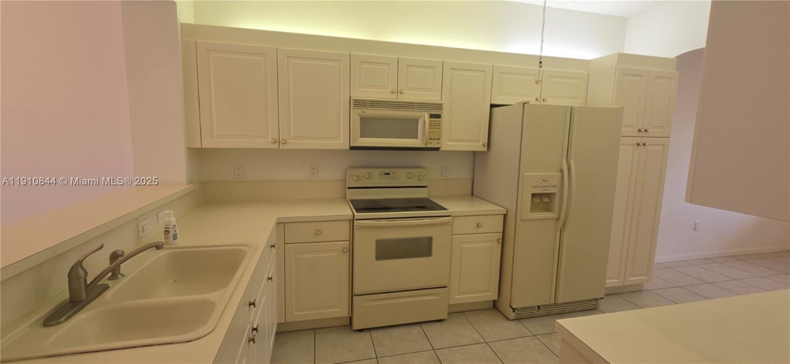 SOUTHAMPTON CONDOMINIUM J - Residential