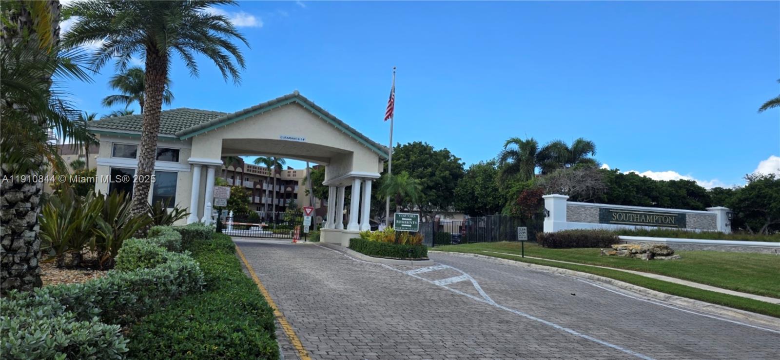 SOUTHAMPTON CONDOMINIUM J - Residential