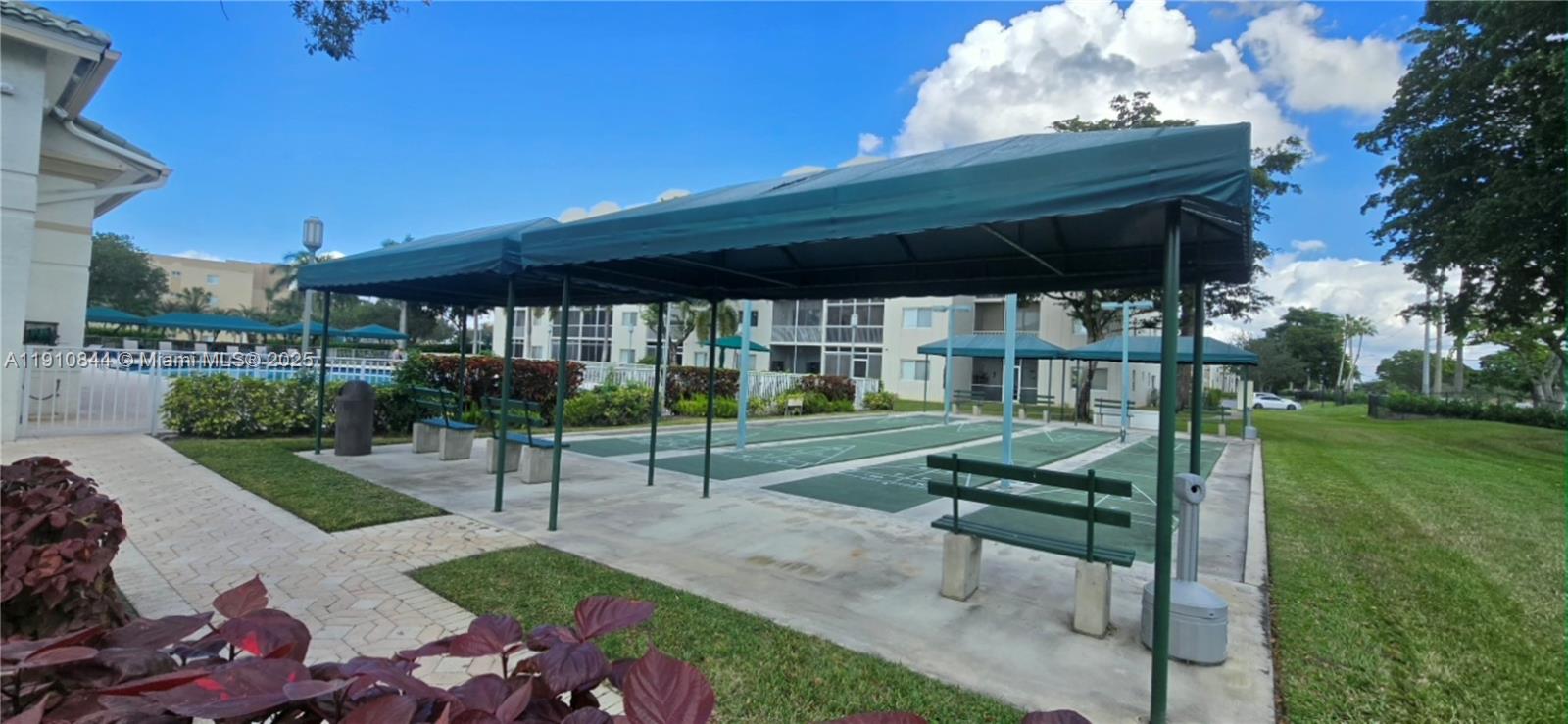 SOUTHAMPTON CONDOMINIUM J - Residential