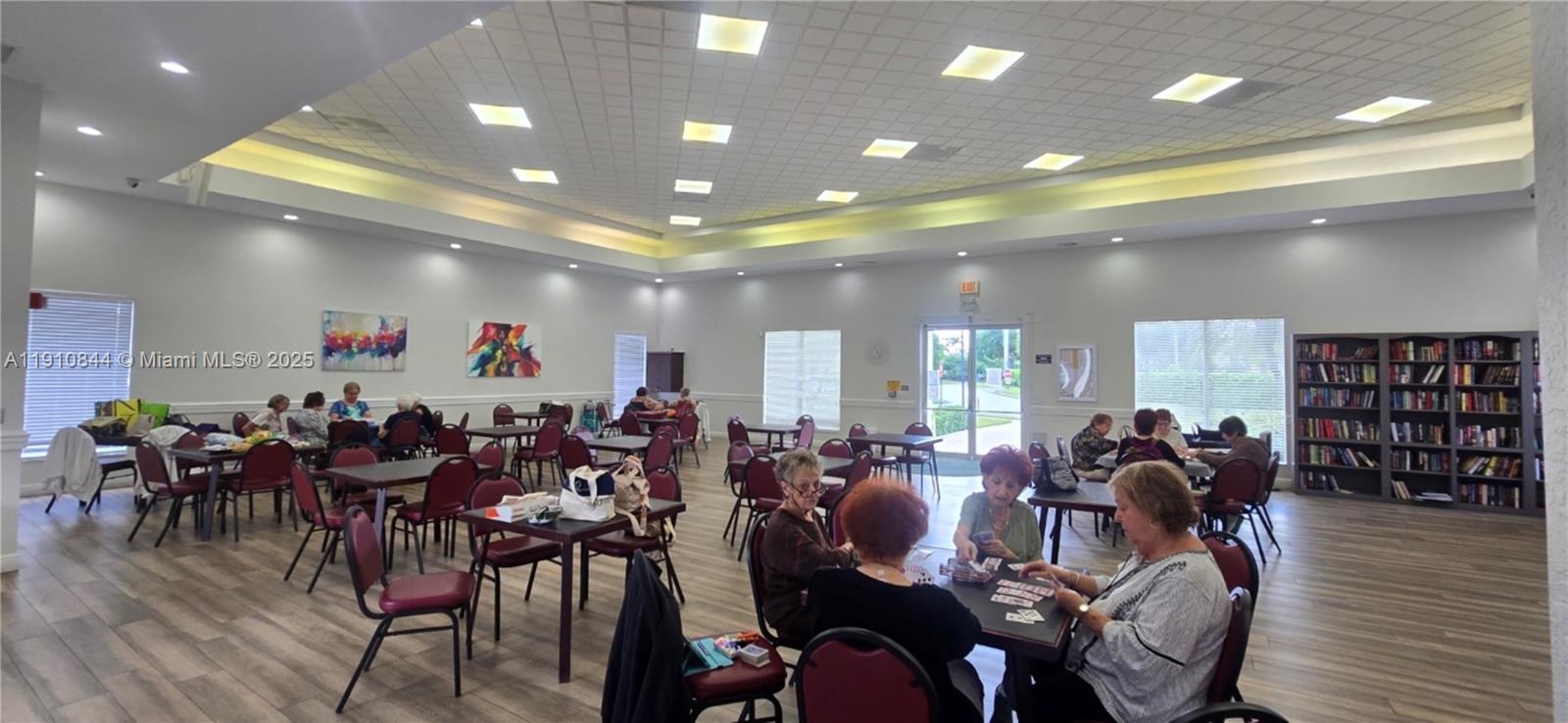 SOUTHAMPTON CONDOMINIUM J - Residential