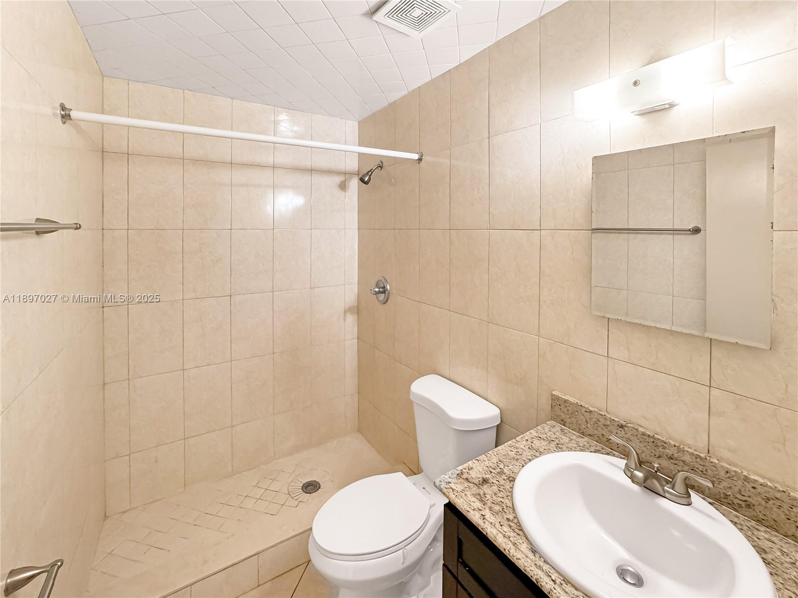 WIMBLEDON TOWNHOUSE III-9 - Residential Lease