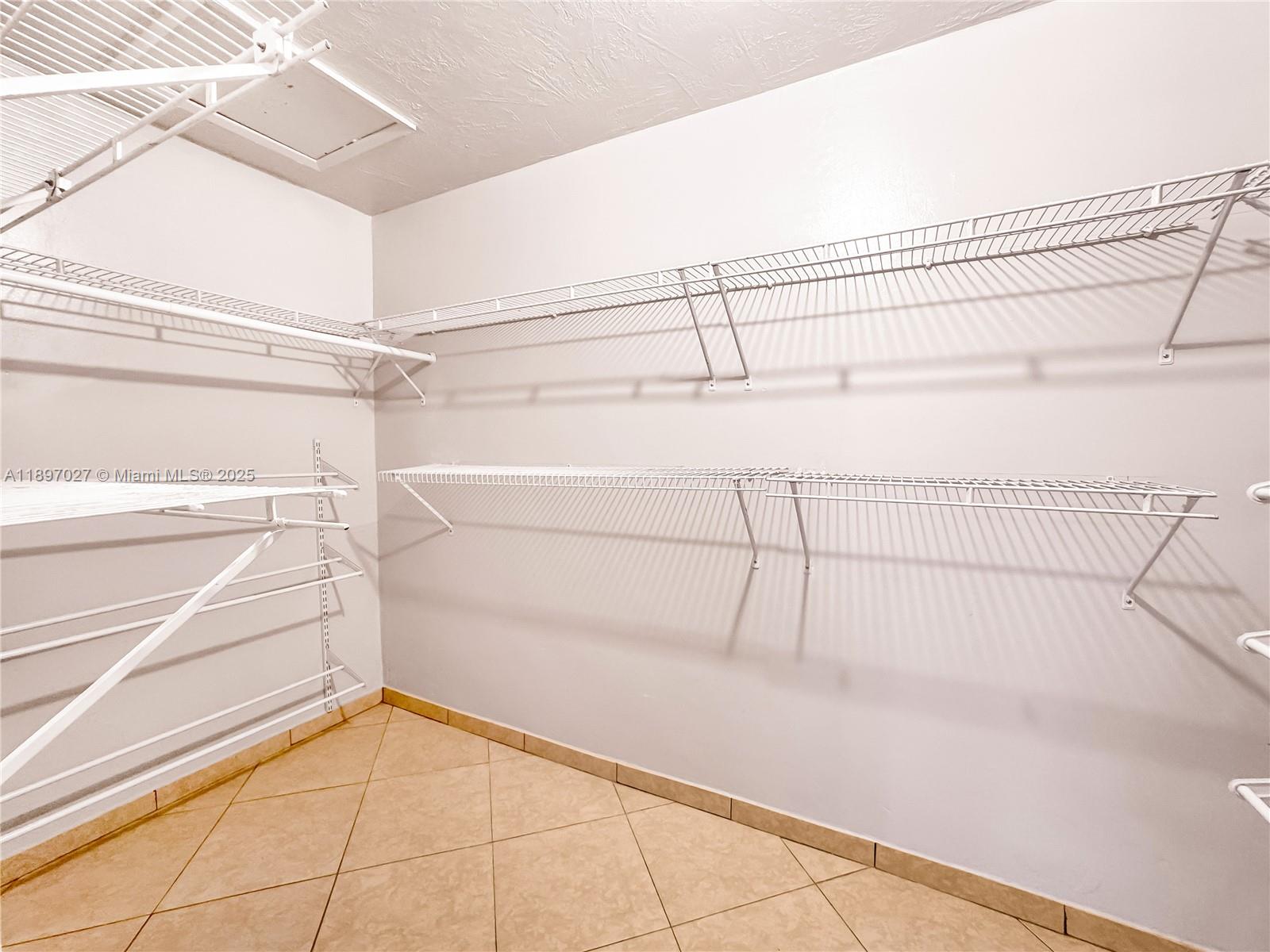 WIMBLEDON TOWNHOUSE III-9 - Residential Lease