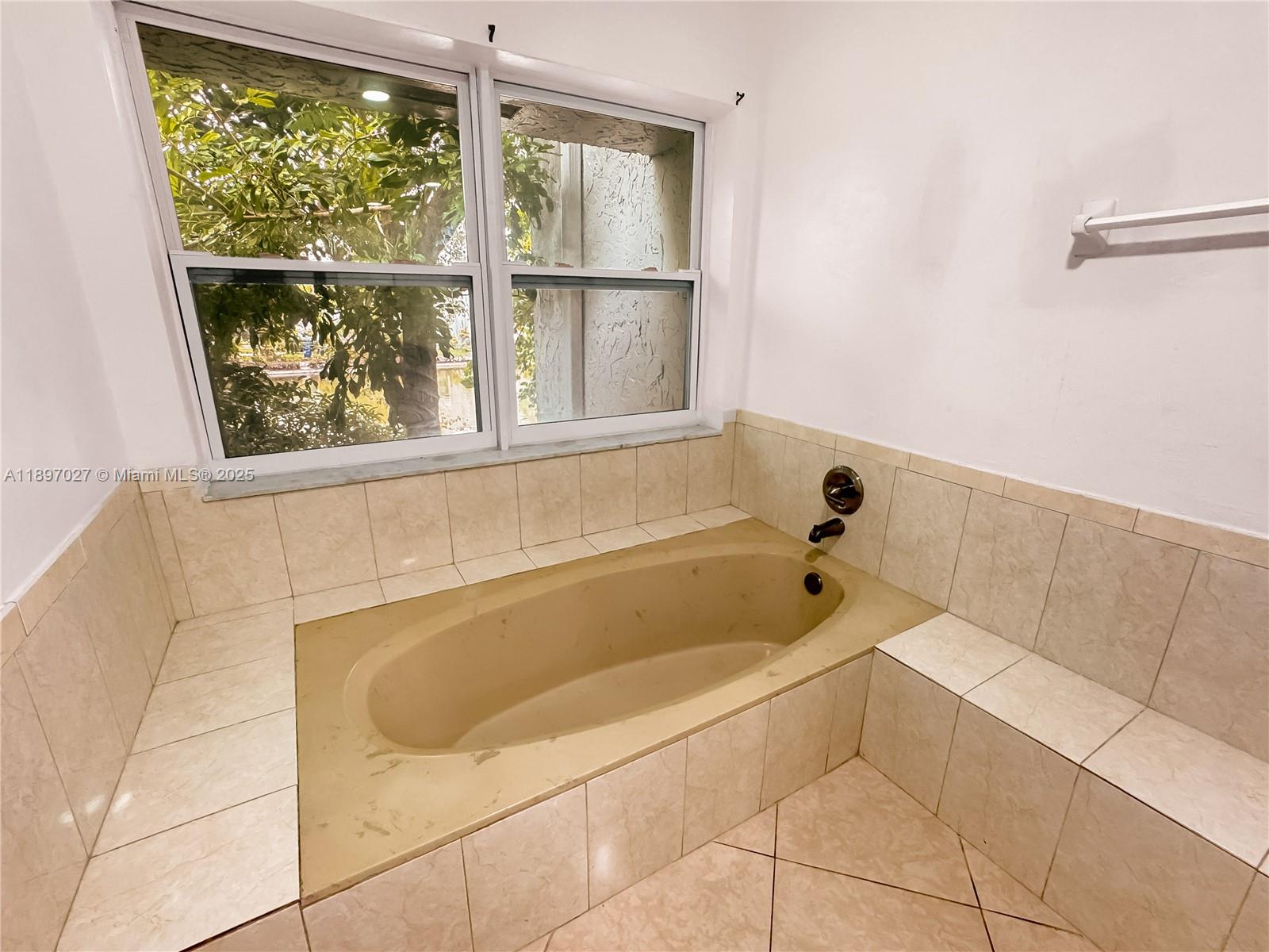 WIMBLEDON TOWNHOUSE III-9 - Residential Lease