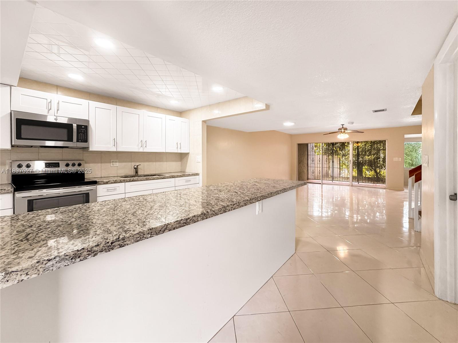 WIMBLEDON TOWNHOUSE III-9 - Residential Lease