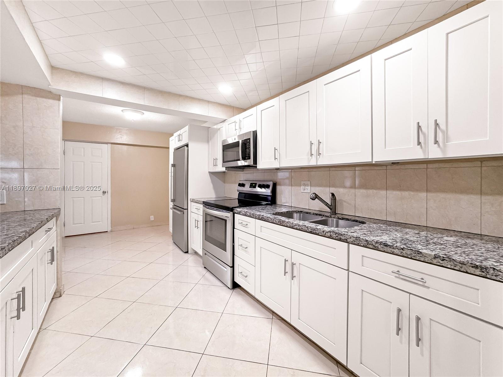 WIMBLEDON TOWNHOUSE III-9 - Residential Lease