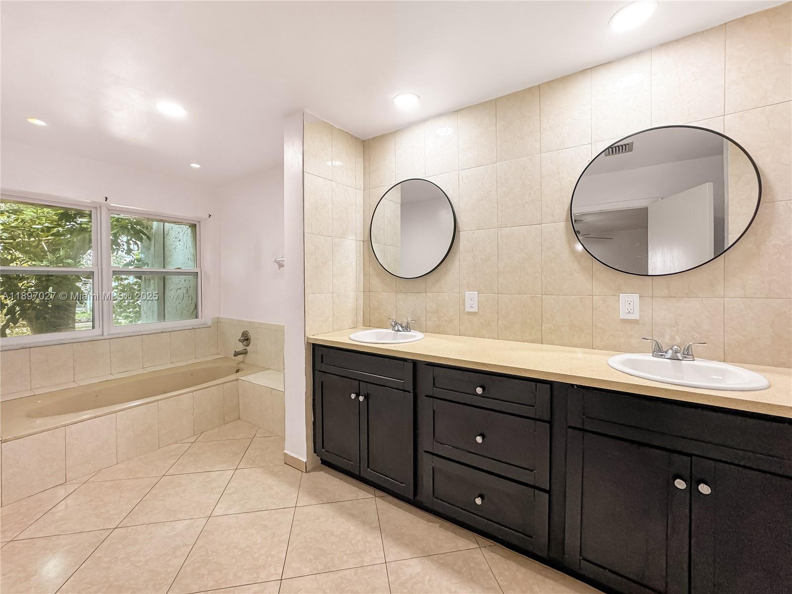 WIMBLEDON TOWNHOUSE III-9 - Residential Lease