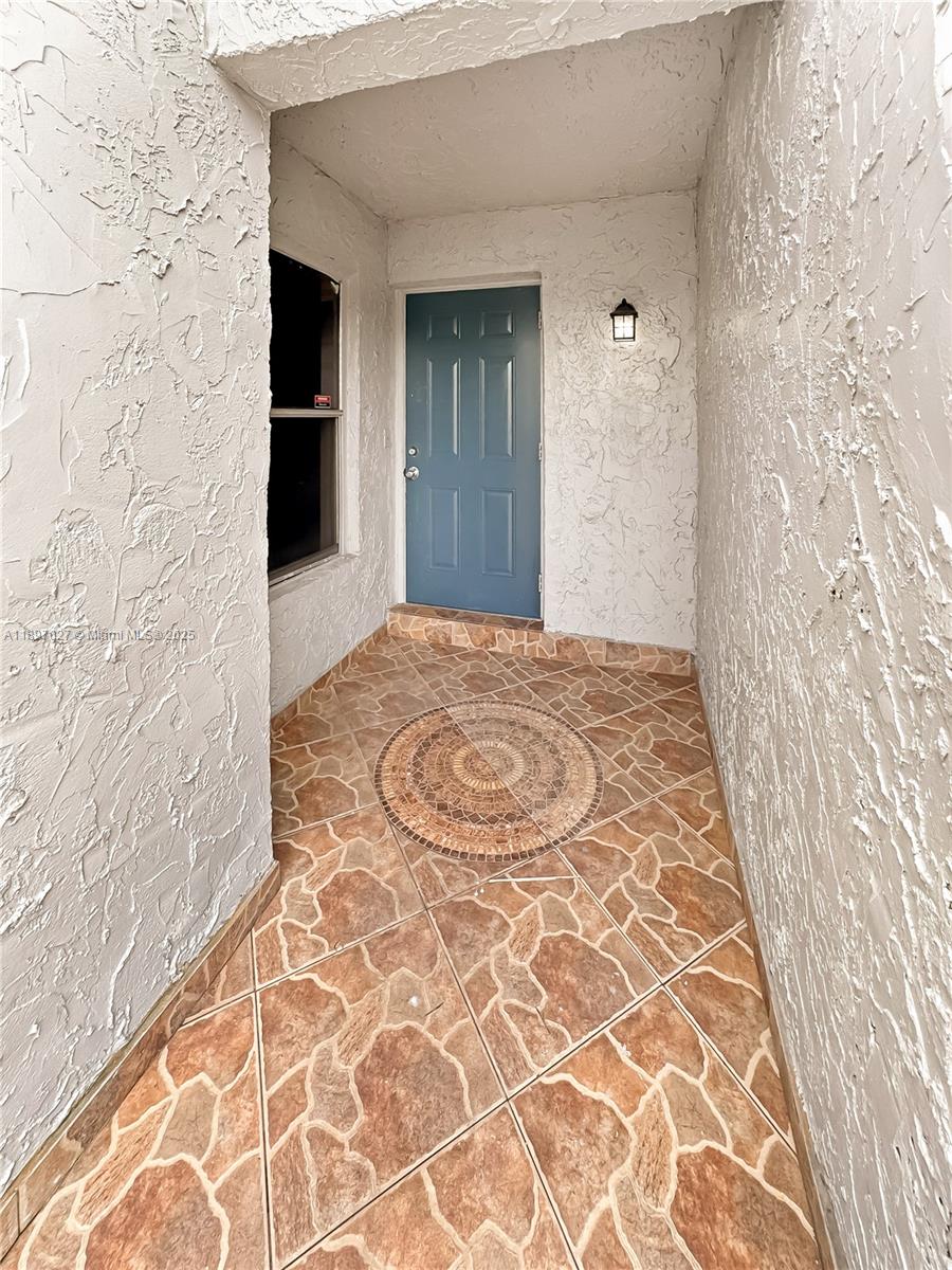 WIMBLEDON TOWNHOUSE III-9 - Residential Lease