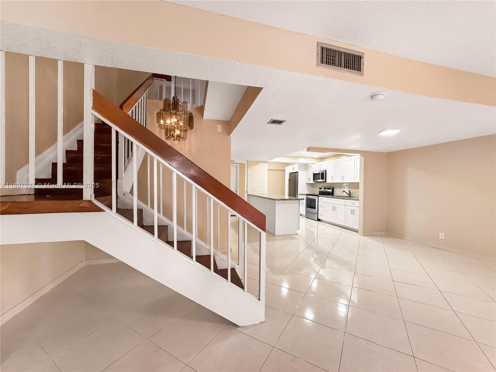 WIMBLEDON TOWNHOUSE III-9 - Residential Lease