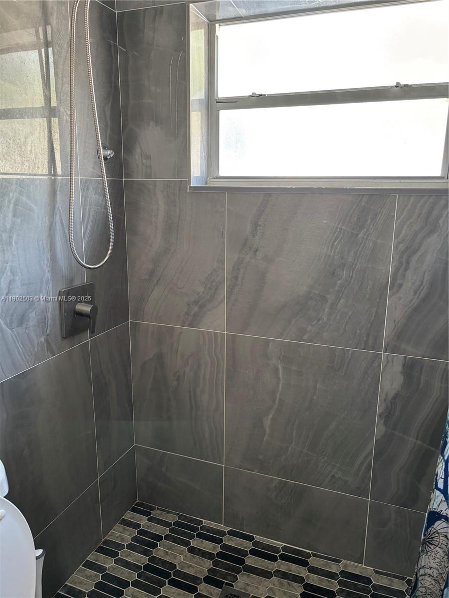 DRIFTWOOD PLAZA - Residential