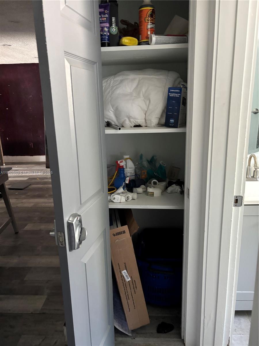 DRIFTWOOD PLAZA - Residential