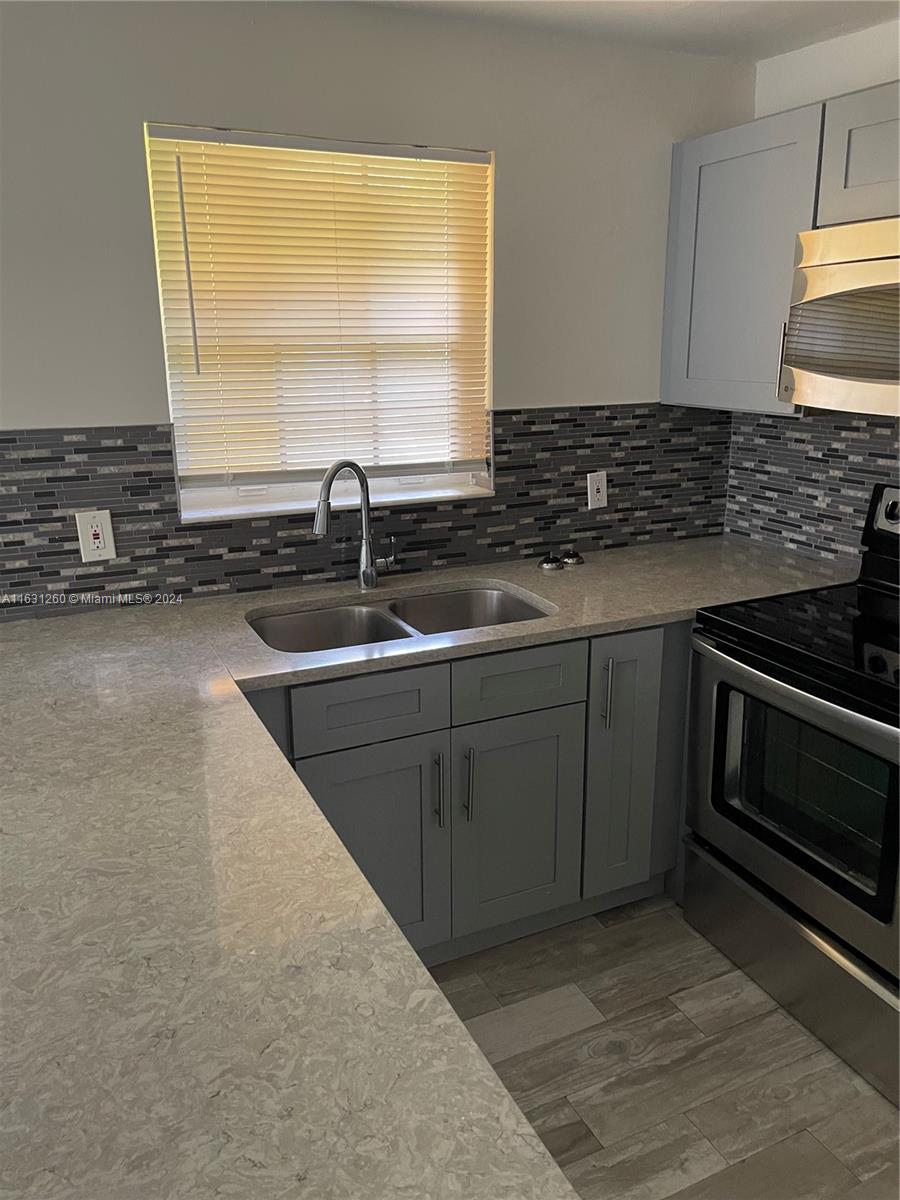 NORTH PALM BCH 3 - Residential Lease