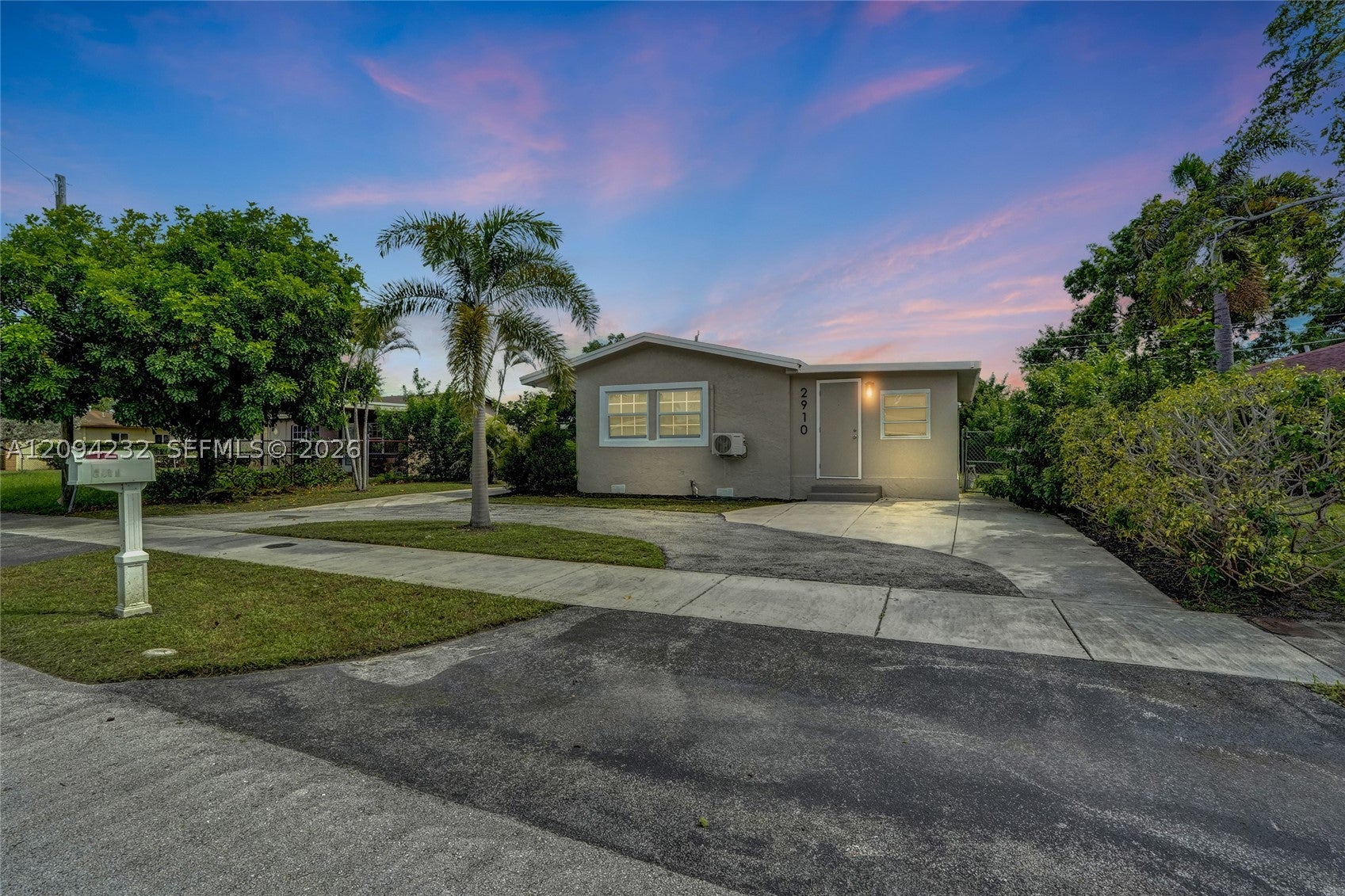 2910 NW 25th St