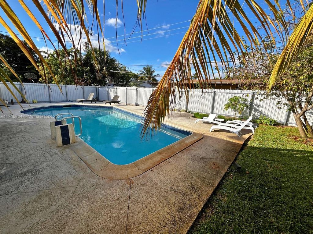 Photo of 2421 SW 9th St, Fort Lauderdale, FL 33312 (MLS # A11706924)