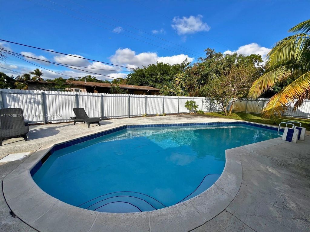 Photo of 2421 SW 9th St, Fort Lauderdale, FL 33312 (MLS # A11706924)