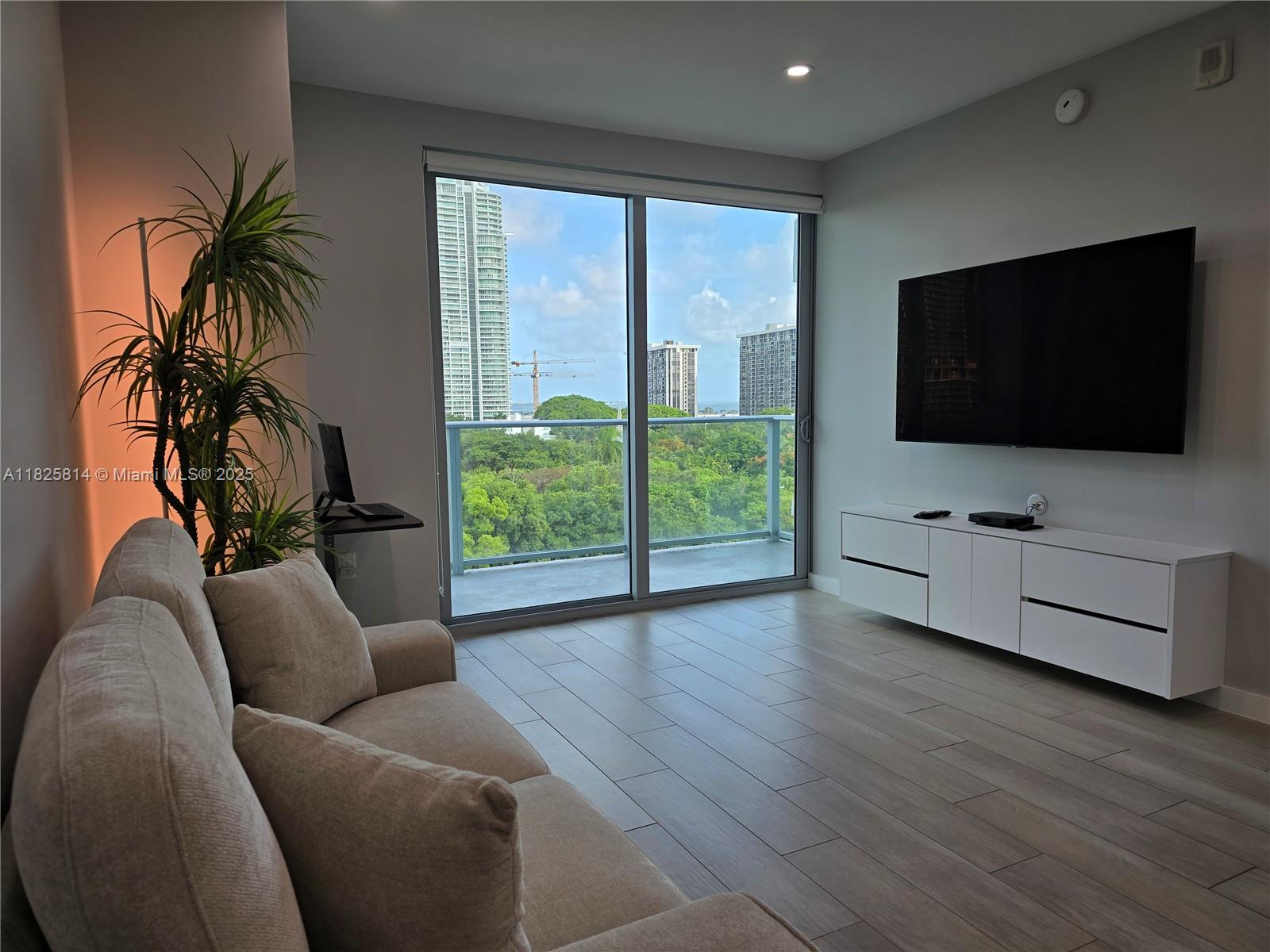 1600 SW 1st Ave 809