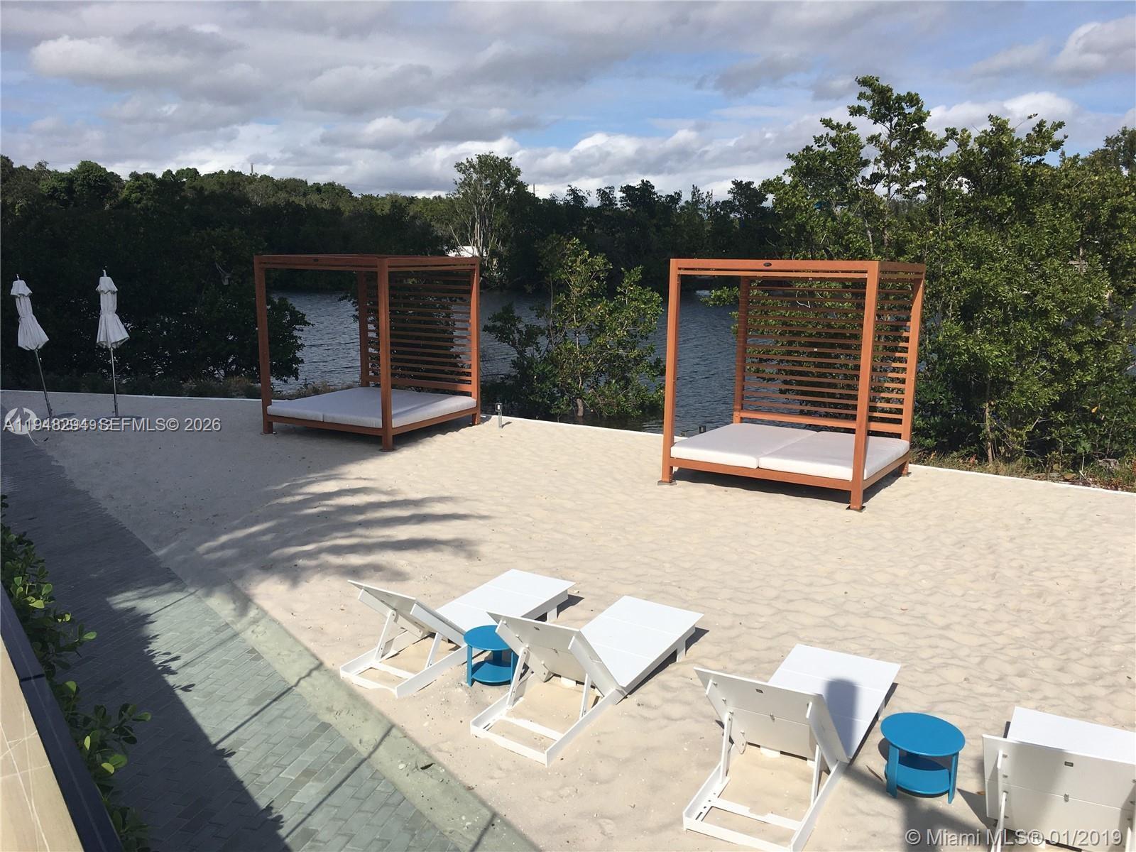 THE HARBOUR NORTH CONDO - Residential