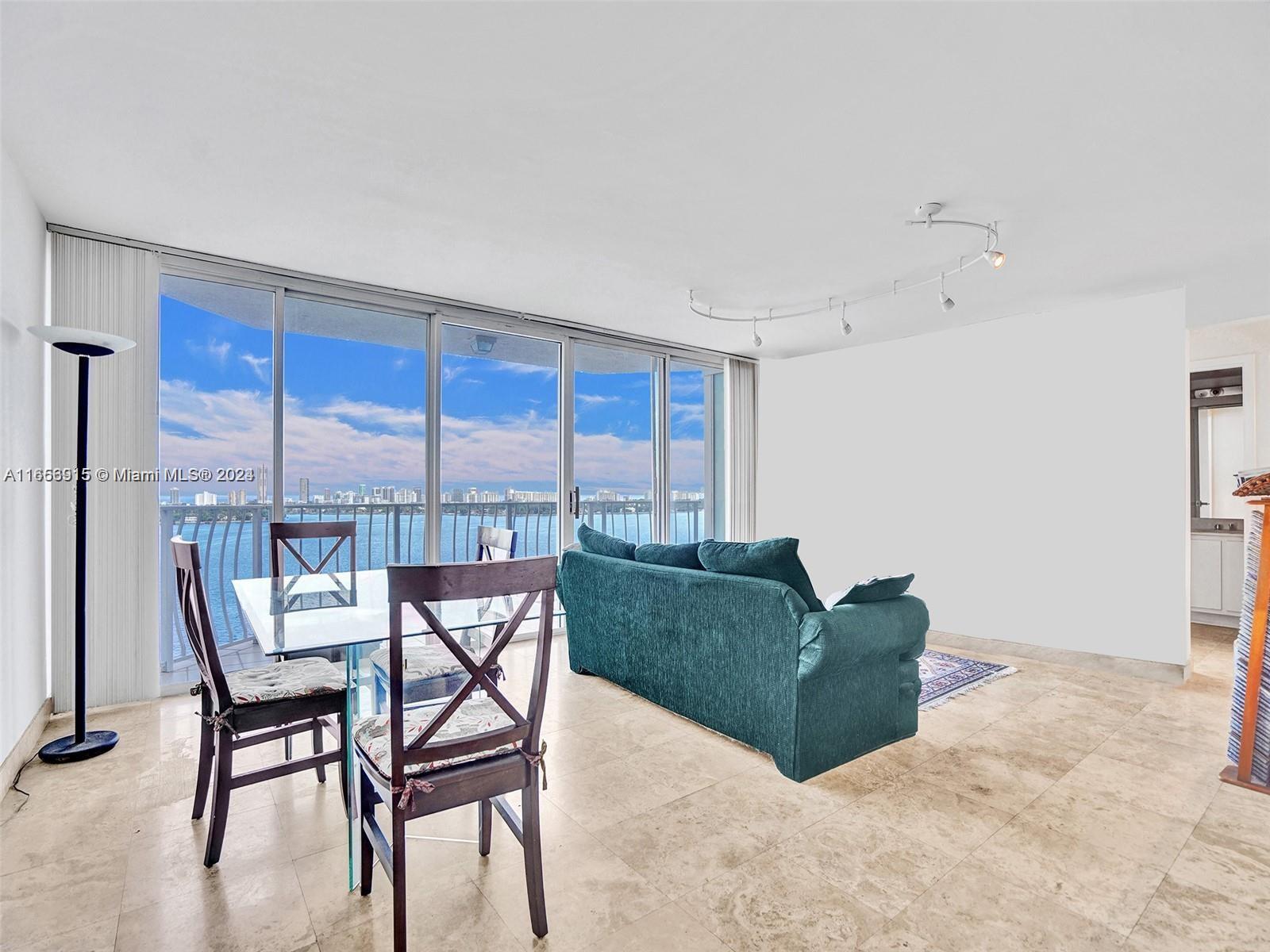 7601 E Treasure Dr 1907