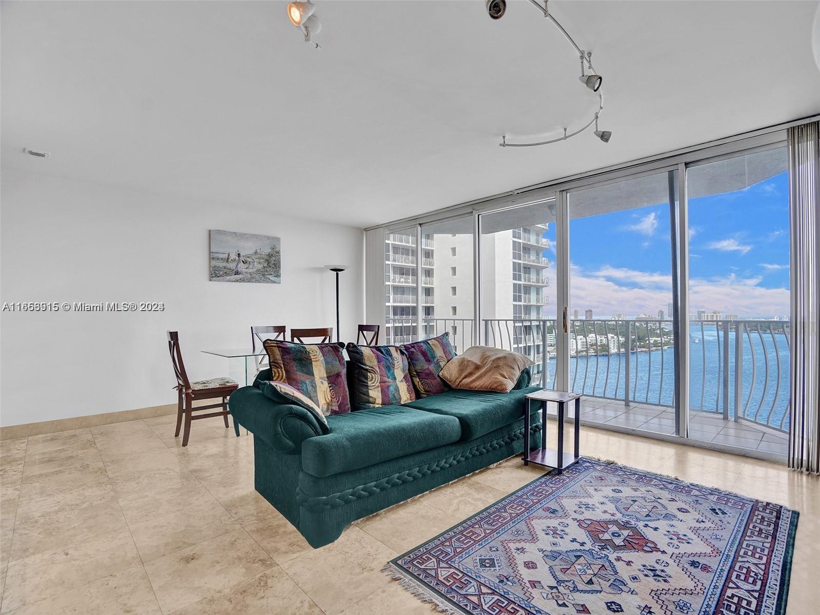 7601 E Treasure Dr 1907
