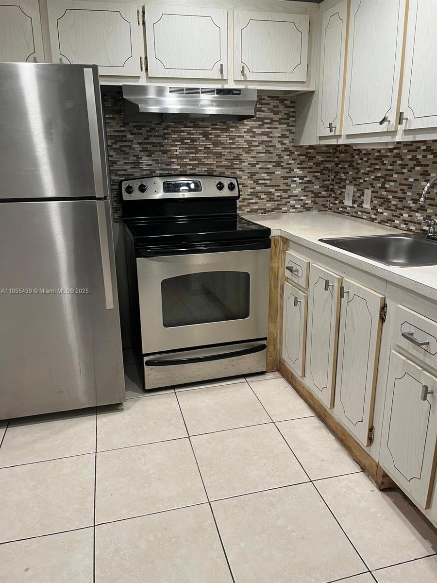 SUFFOLK AT CENTURY VILLAG - Residential Lease
