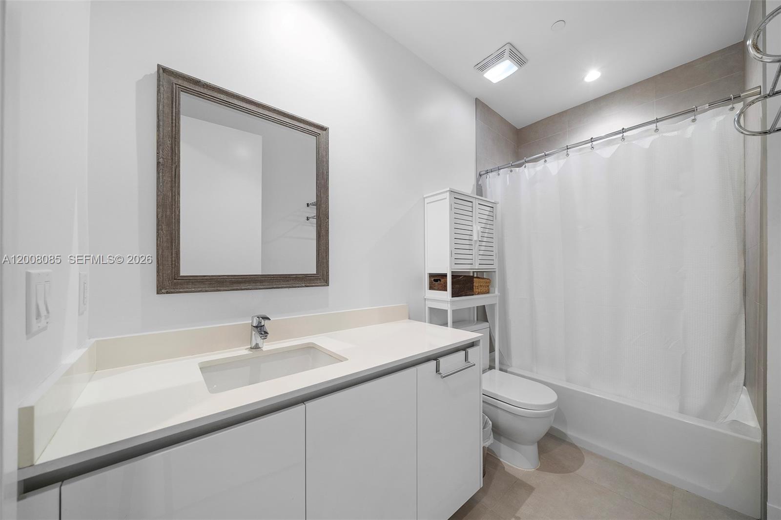 ELEVEN IN THE ROADS CONDO - Residential