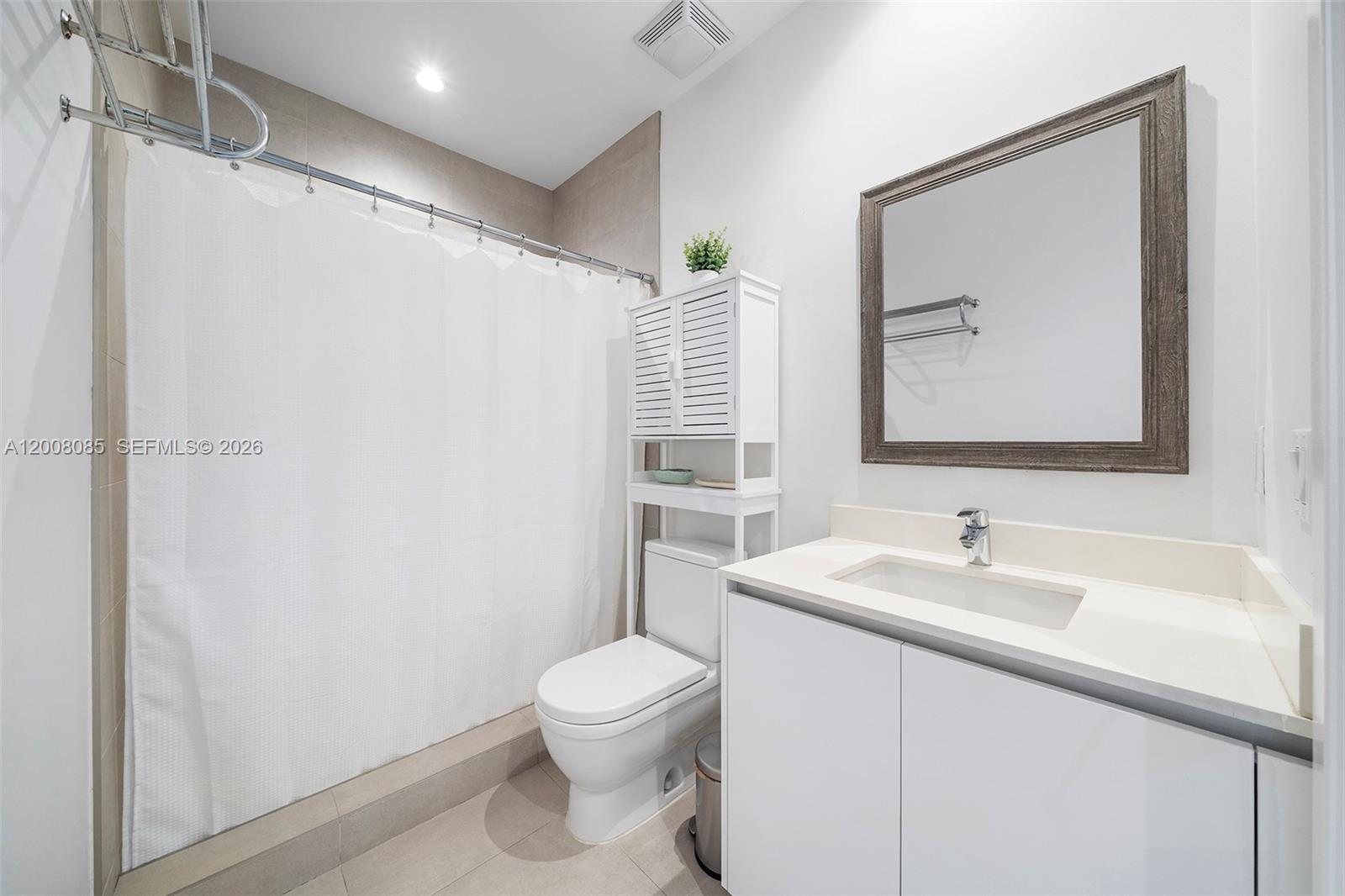 ELEVEN IN THE ROADS CONDO - Residential