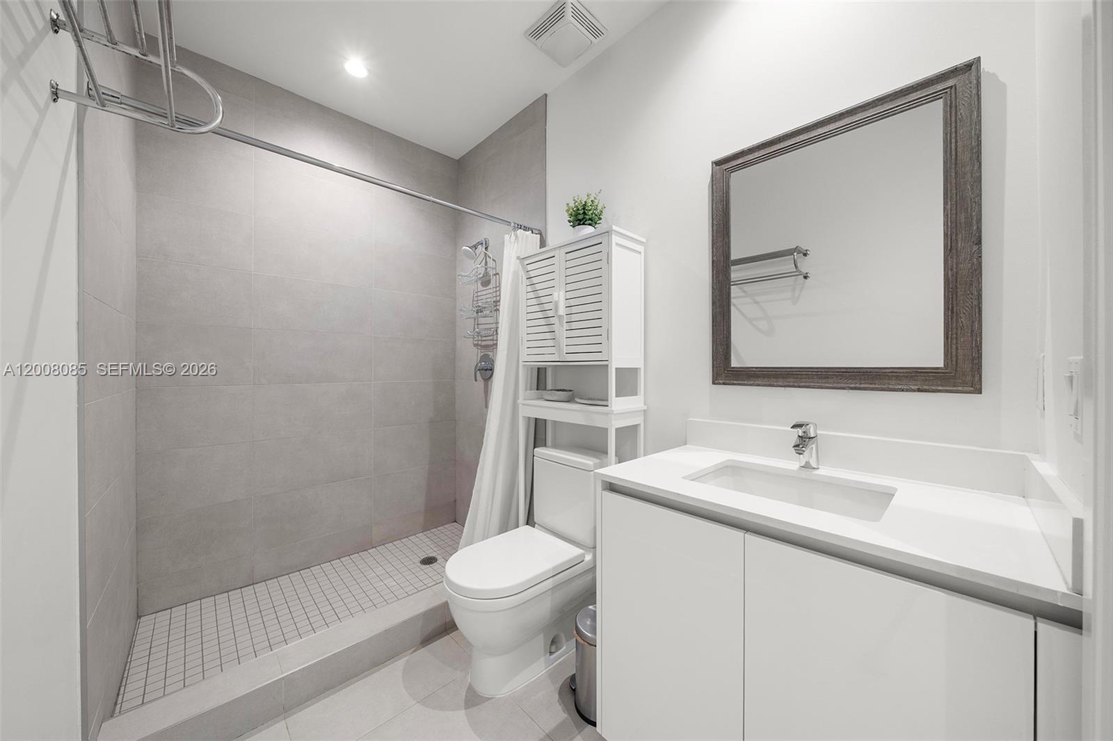 ELEVEN IN THE ROADS CONDO - Residential