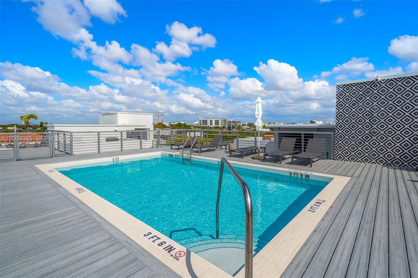 ELEVEN IN THE ROADS CONDO - Residential