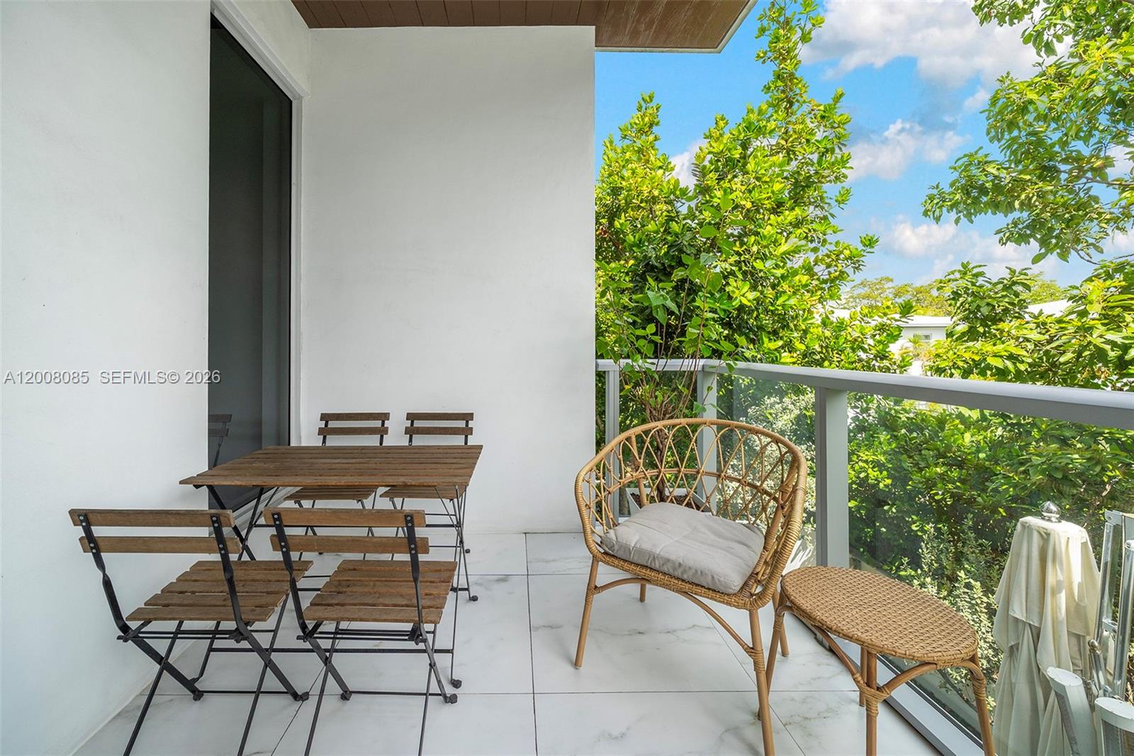 ELEVEN IN THE ROADS CONDO - Residential