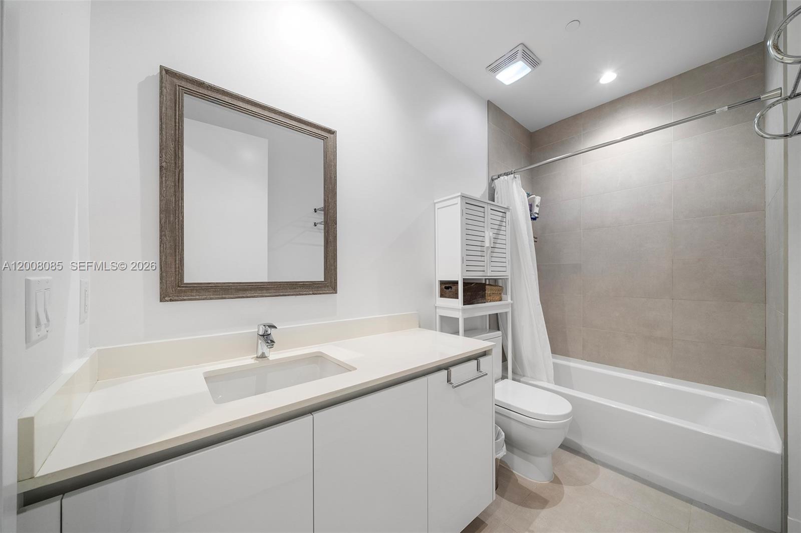 ELEVEN IN THE ROADS CONDO - Residential