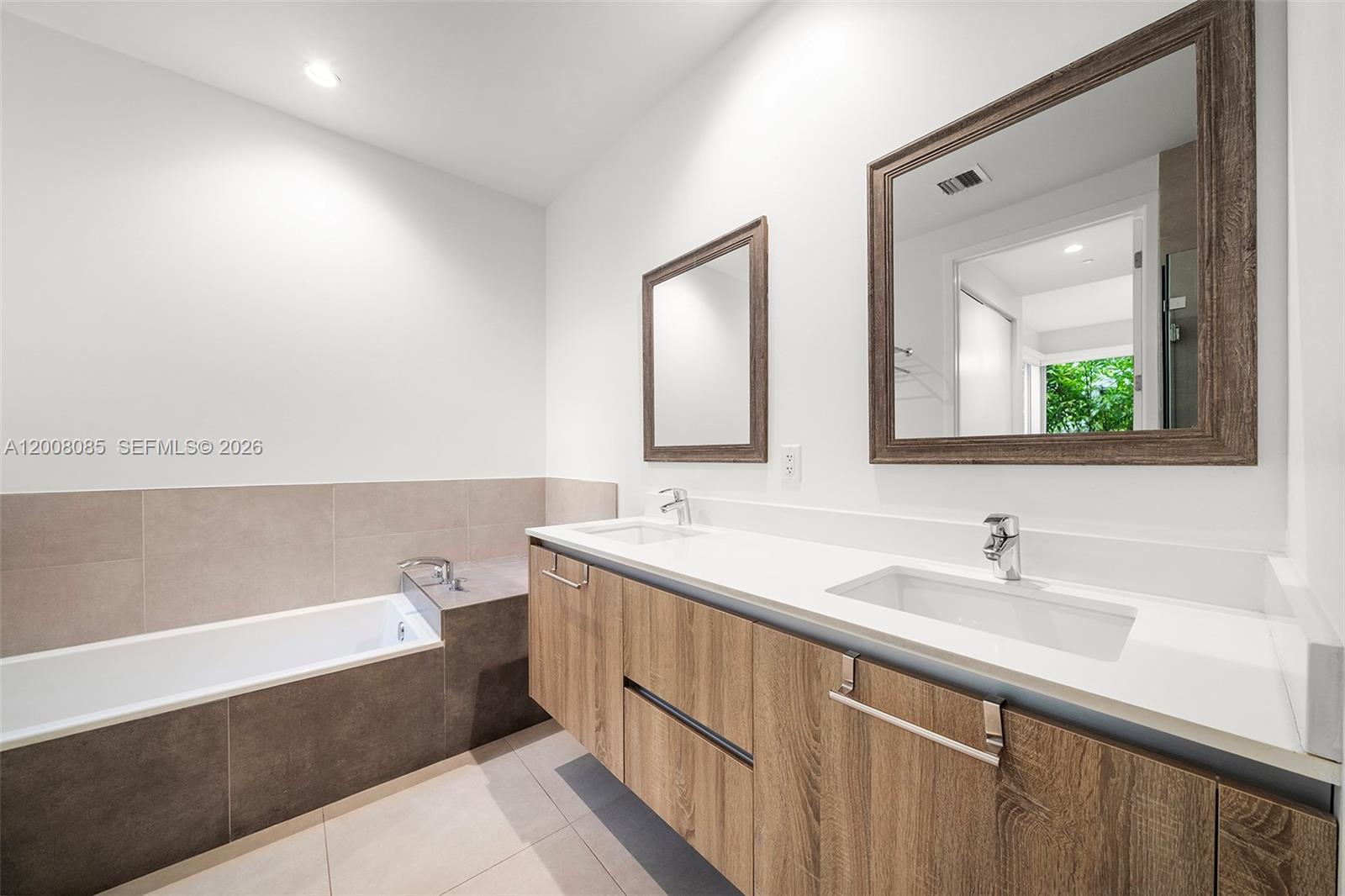 ELEVEN IN THE ROADS CONDO - Residential