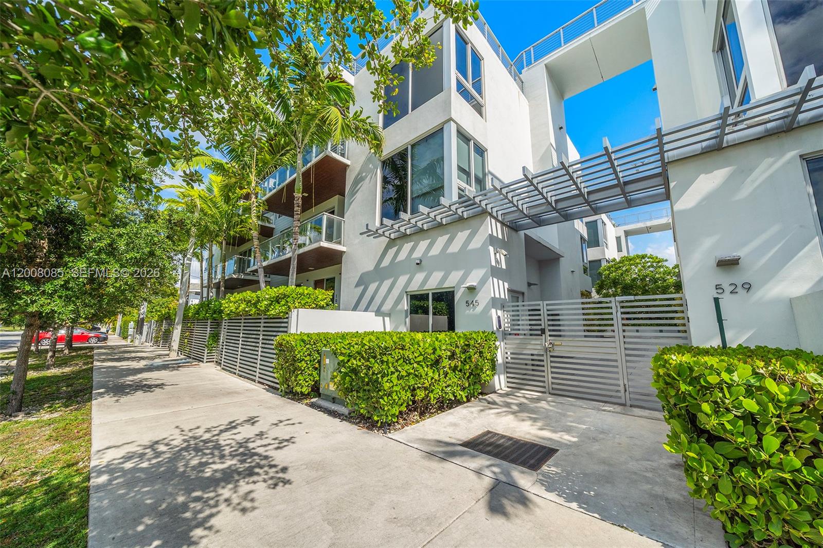 ELEVEN IN THE ROADS CONDO - Residential