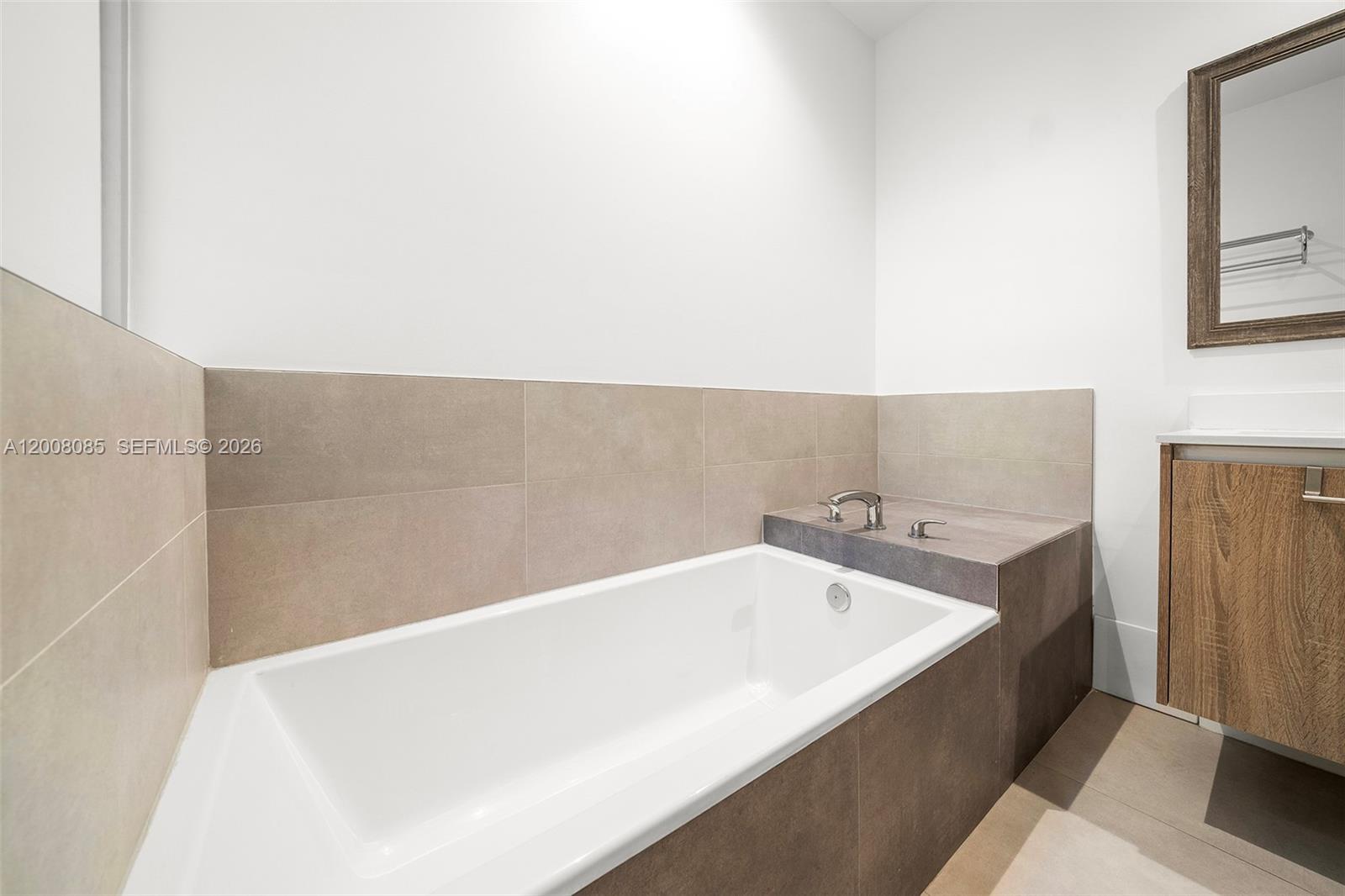 ELEVEN IN THE ROADS CONDO - Residential