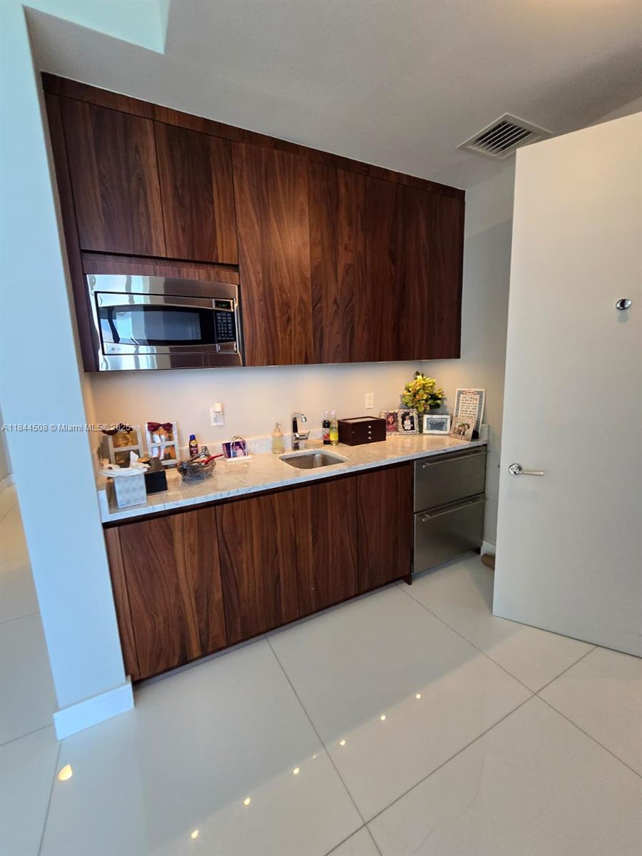 BAL HARBOUR NORTH SOUTH C - Residential Lease