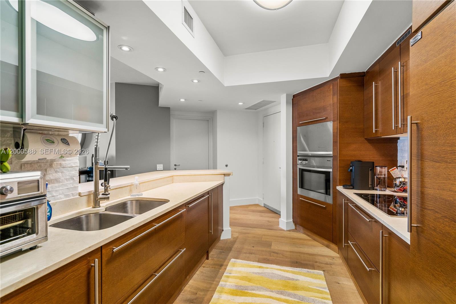 ICON SOUTH BEACH - Residential Lease