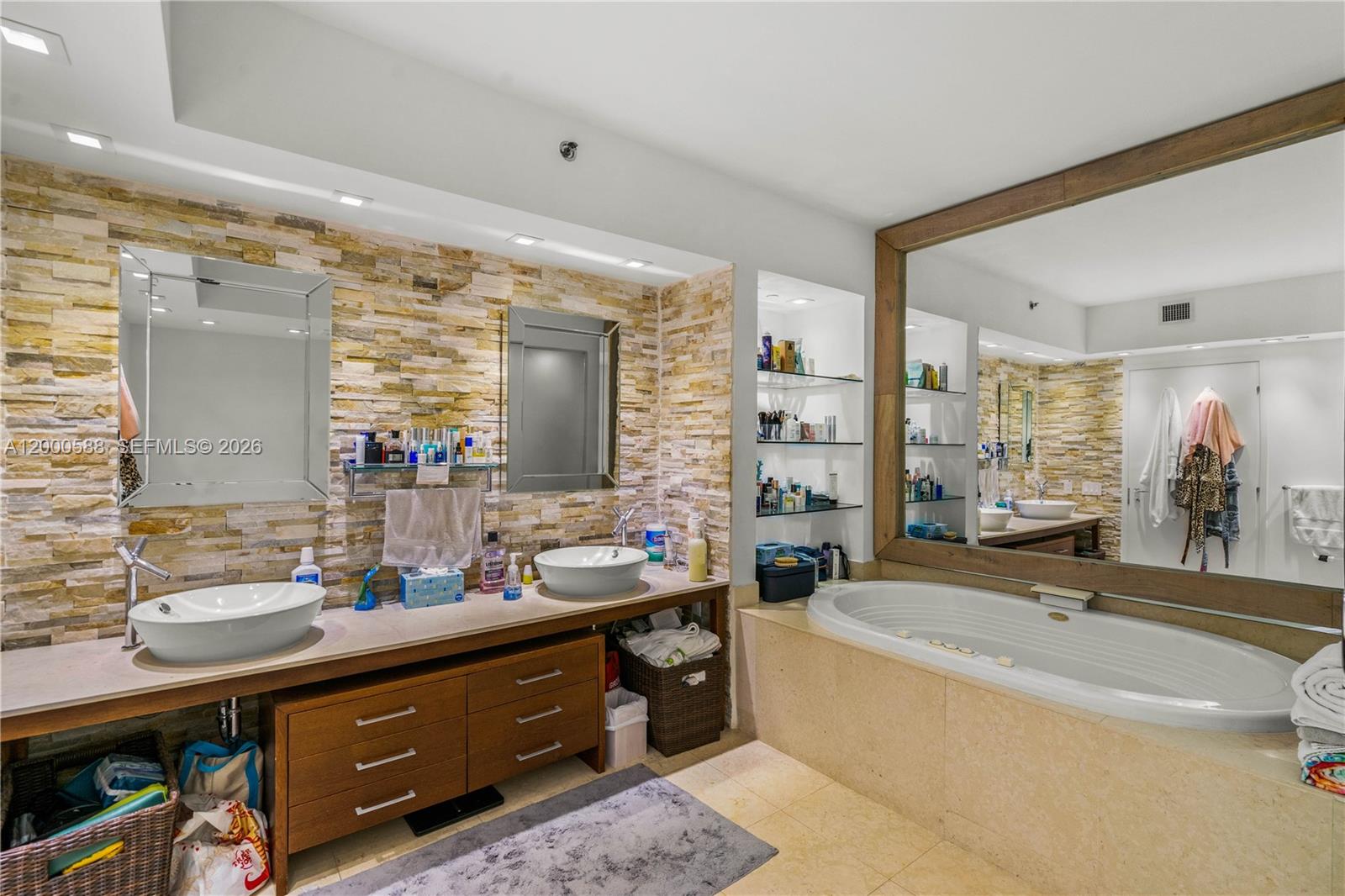 ICON SOUTH BEACH - Residential Lease