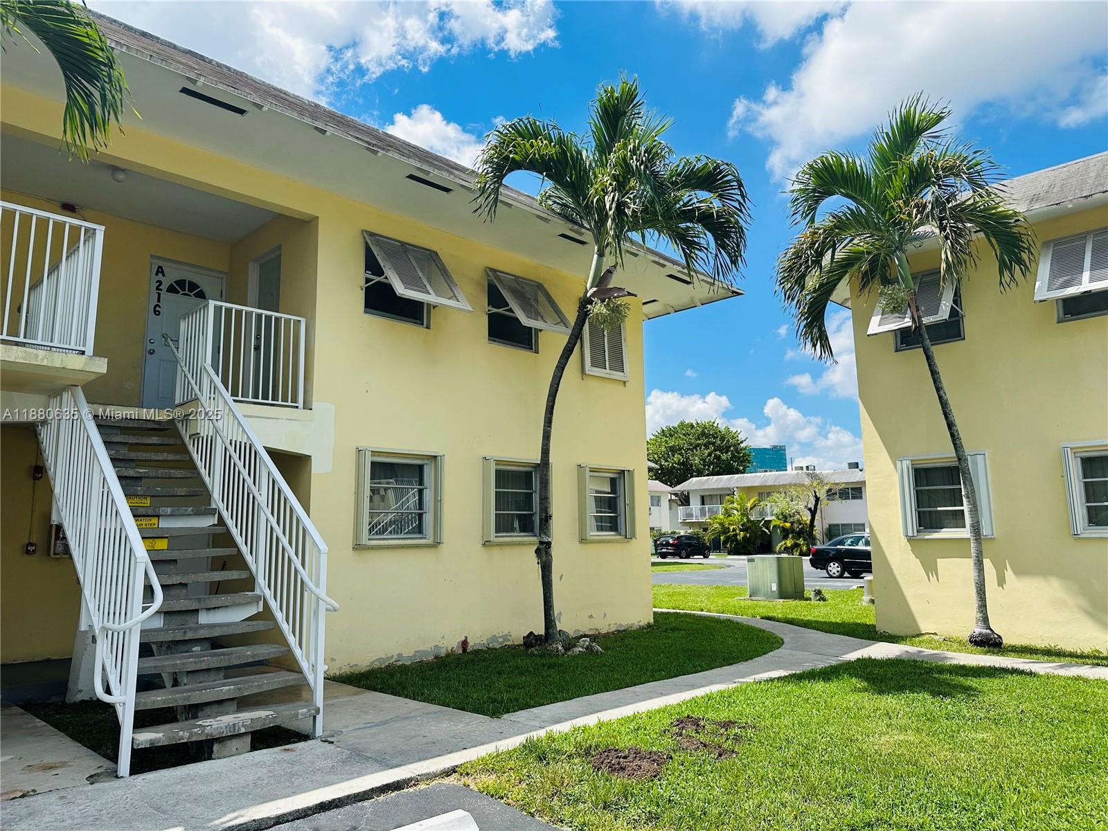 Discover this 2 bed / 1 bath condo at Village of Dadeland. Perfect for homeowners or investors, with unbeatable access to Dadeland Mall, dining, shopping, and the Metrorail. A prime location with strong rental demand and lifestyle convenience.